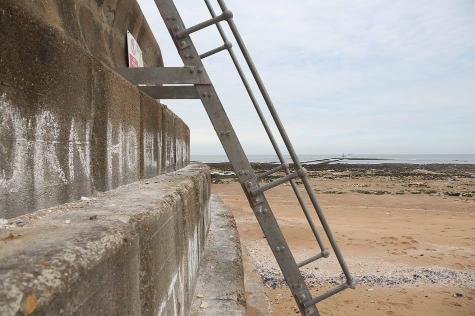 Graphic, seaside