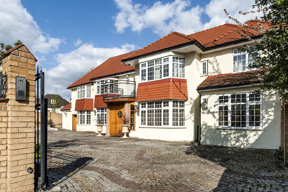 10351, H7360, Barnet, houses, Suburban houses, houses - suburban, footballers wives, footballer's wives, drives, driveways