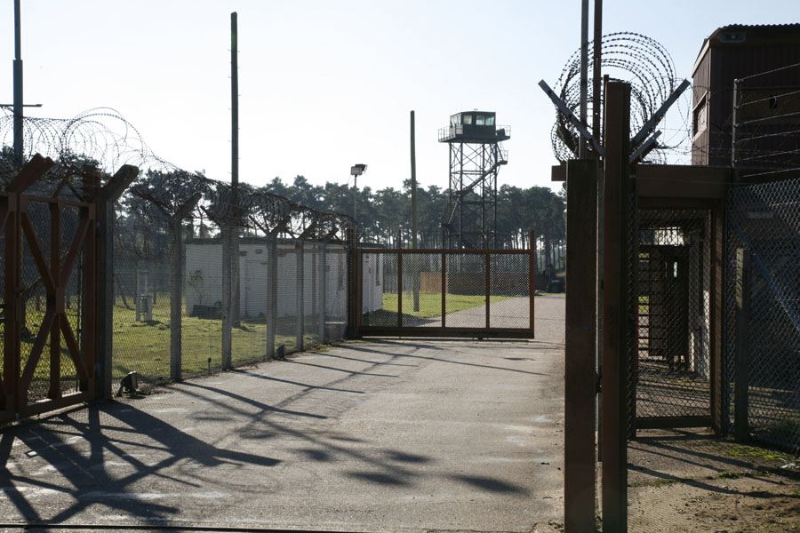 10435, MIL200, COM-10653, Wire, Eastern England, Suffolk, Military, Border crossing, Border crossings, Prisons & Cells, watch towers, Commercial & Industrial