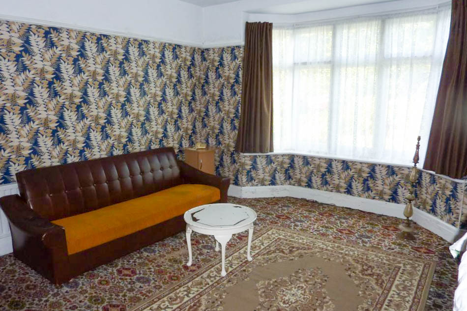 RES-8079, 10266, H7535, Dinosaur, Eastern England, Essex, North East London, 1960's & 70's, Houses - Classic 30's to 70's, Your Grans House, Retro, Wallpaper, Film Locations