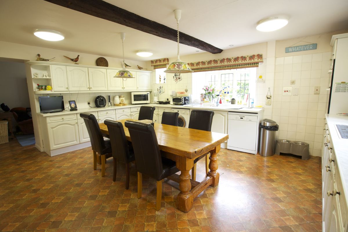HC537, 11043, H21478, Surrey, South East, houses - country, country houses