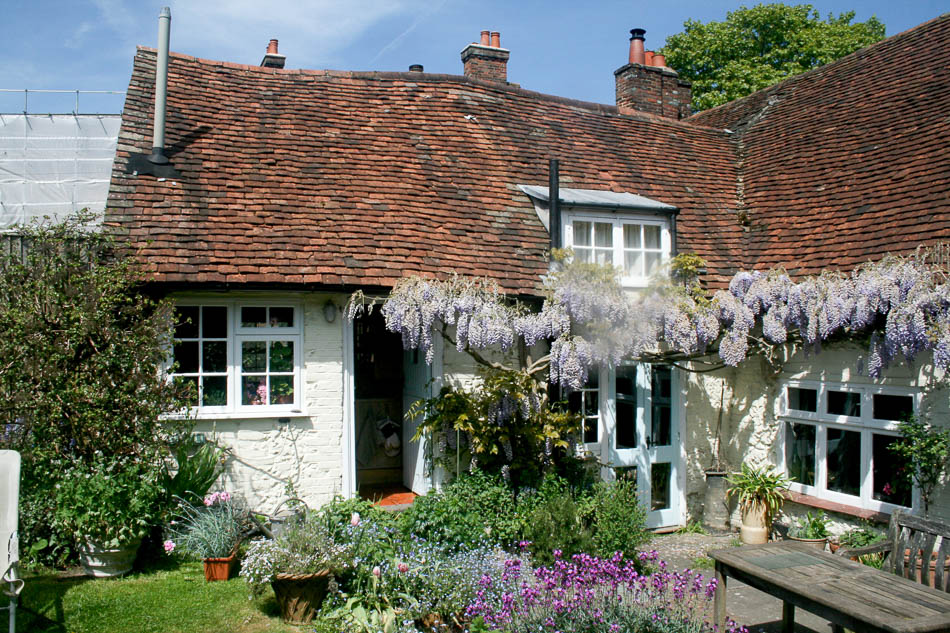 RES-7980, 11393, H21824, Hyacinth, Buckinghamshire, South East, Houses, Houses - country, Country Houses, Cottages, Gardens, Gardens - Country House, Cottages & Country Houses