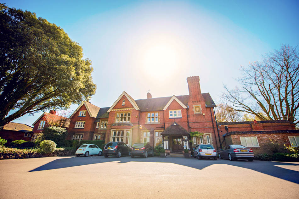 HT8047, 11456, H21477, houses - country, hotels, berkshire, country estate
