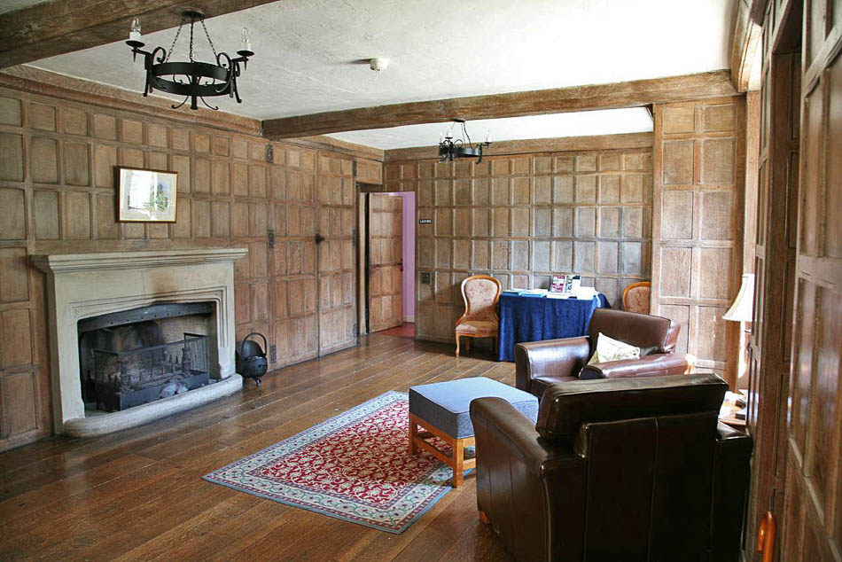 HH305, CH-303, CH-0303, 11799, Ladle, H21728, Ladle, South East, Kent, Castles, Houses - Manors & Mansions, Houses - Historic & Period, Historic Houses, Wooden Panelled Rooms, Wood Panelled Rooms, Cottages & Country Houses, Film Location Search