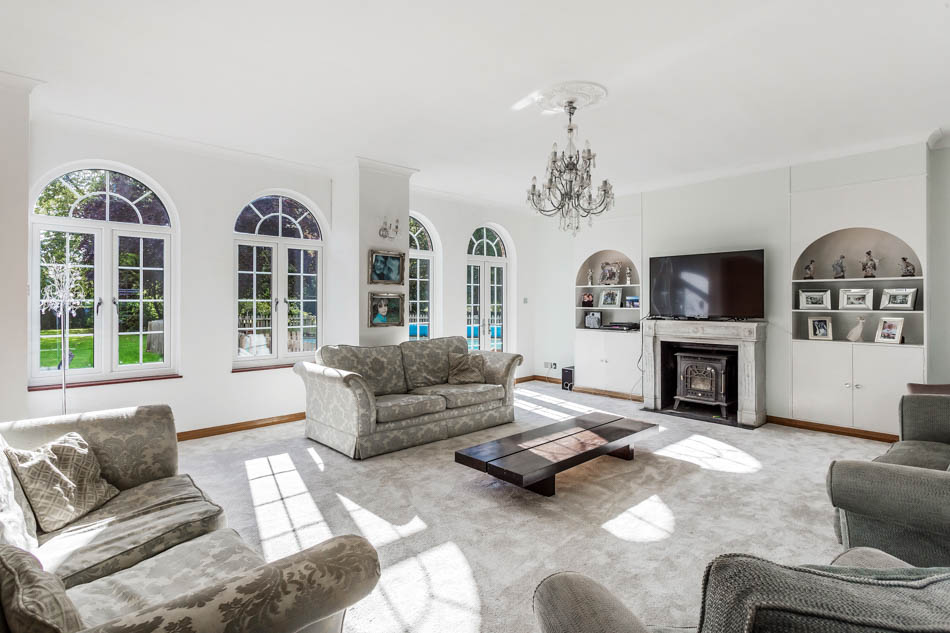 H9296, 12572, Surrey, South West London, South East, houses - manors & mansions, country houses, houses - country, houses. Sitting Rooms 
