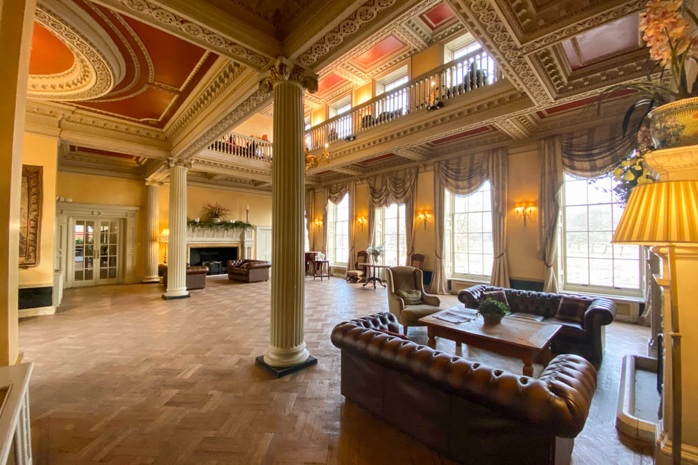 H21742, CH-9722, 10983, Baluster, South East, South West London, Richmond, Surrey, Houses - Manors & MansionsGrand Rooms, Halls - Historic & Baronial, Gentlemen's Clubs, Opulent, Parquet Flooring, Parisian, Ballrooms, Manor Houses & Country Estates, Stately Homes 