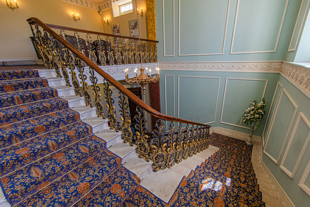 CH-9772, HH9776, 12959, H21727, Picnic, Eastern England, Essex, Houses - Manors & Mansions, Houses - Historic & Castles, Stairs, Stairs & Stairwells, Manor Houses & Country Estates, UK Shoot Locations