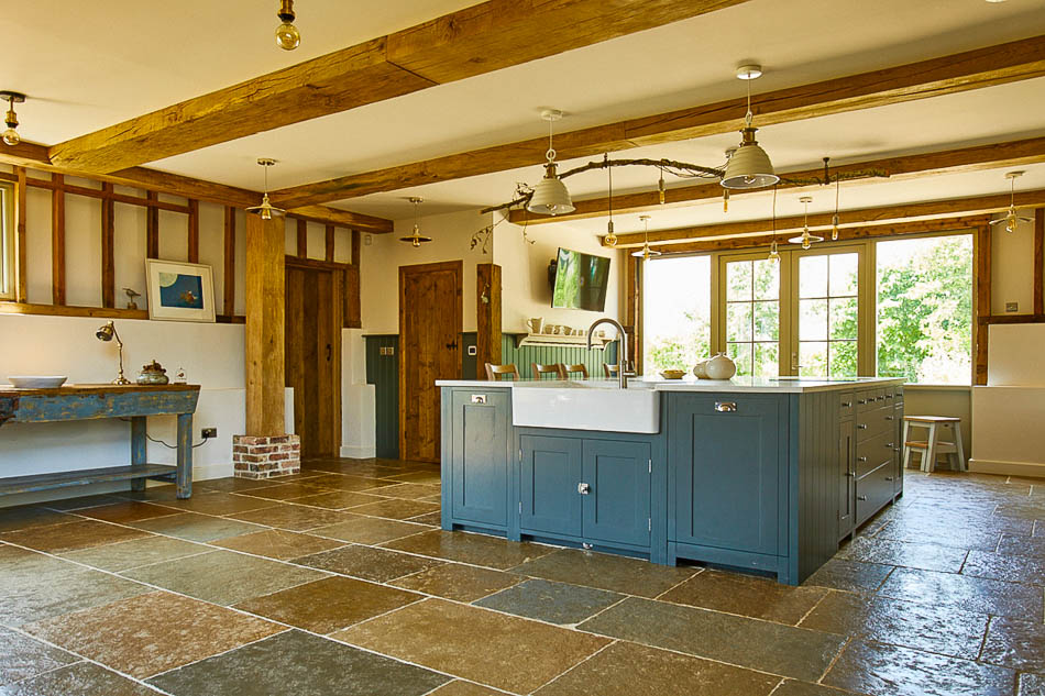 CH-10166, 13337, H22363, Penguin, South East, Kent, Barn Conversions, Kitchen Islands, Kitchens - Country, Church & Barn Conversions, Filming Locations